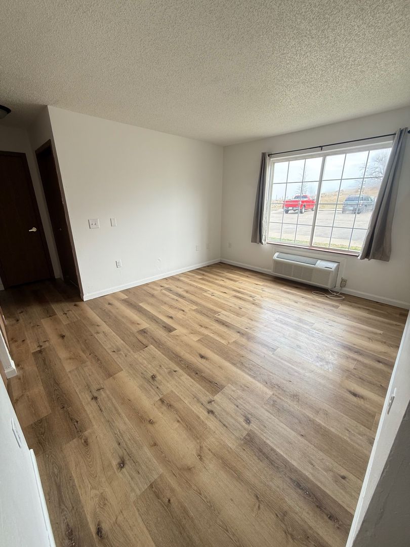 Marshalltown Apartment: 208-220 Glenda Drive