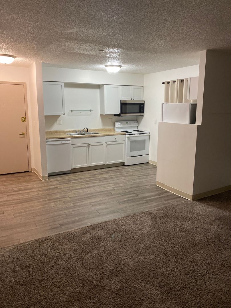 Marshalltown Apartment: 304 Melody Lane