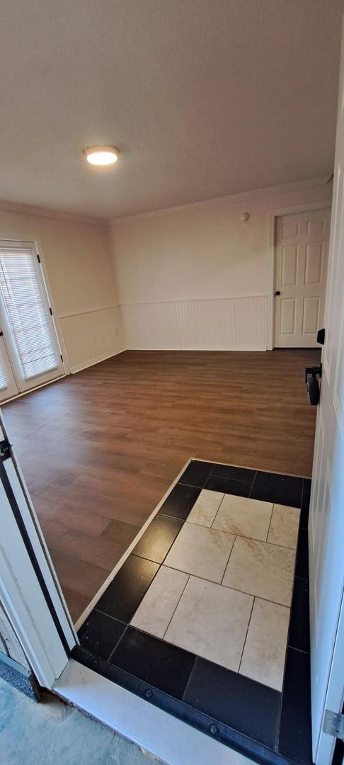 Searcy Apartment: 2103 W Beebe Capps Expy