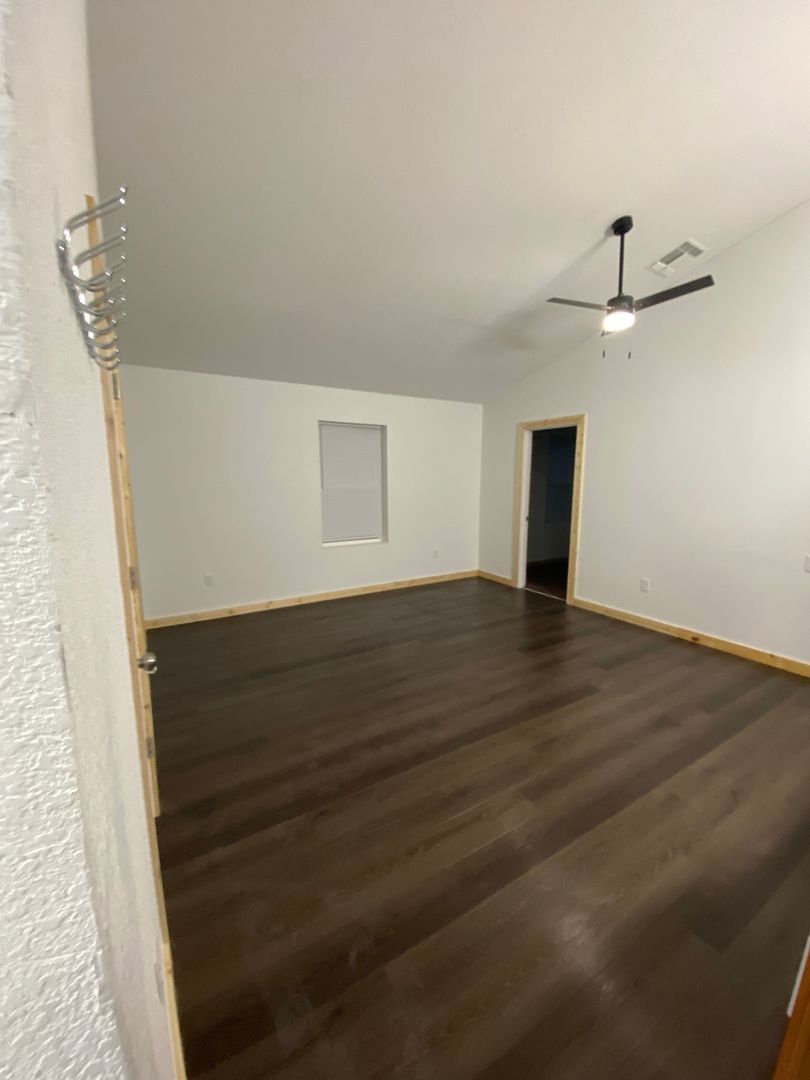 Searcy Apartment: 1909 North Main Street