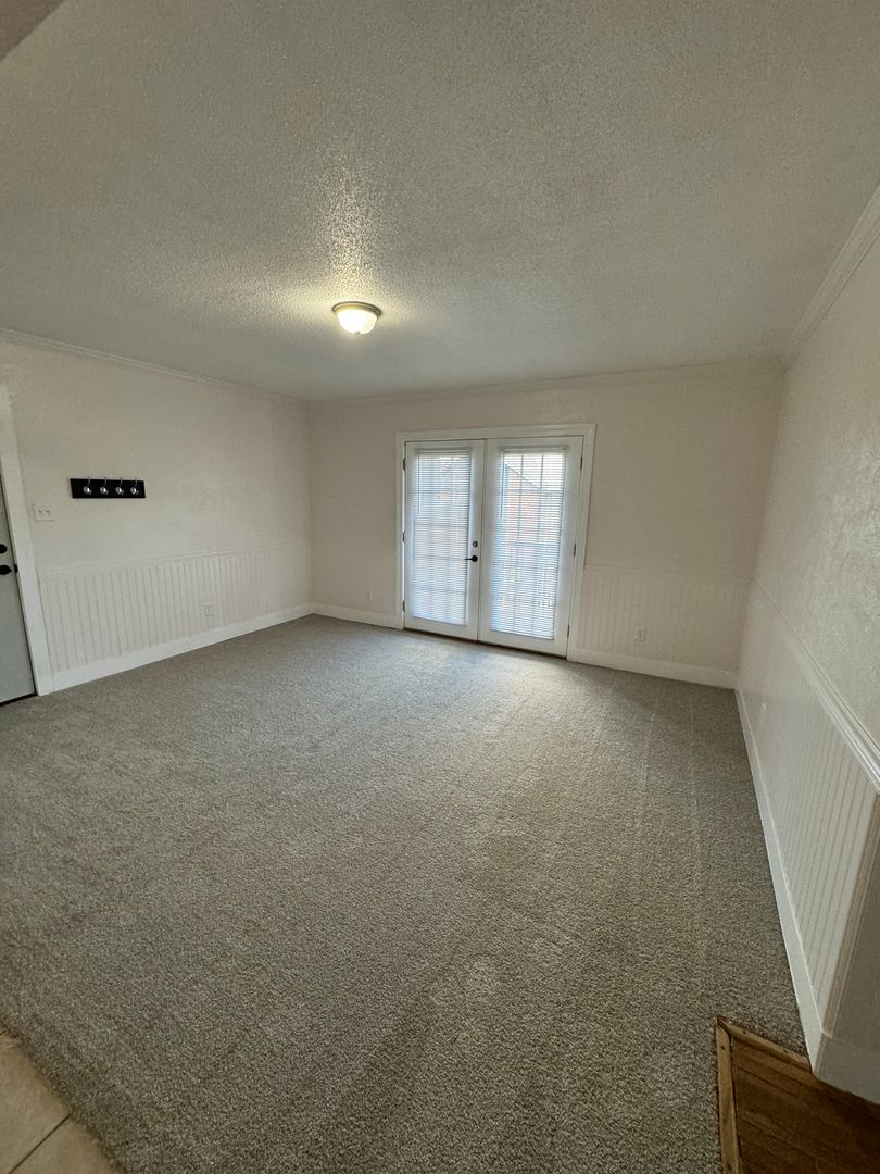 Searcy Apartment: 2103 W Beebe Capps Expy