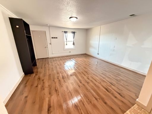 Studio unit in Toledo Iowa