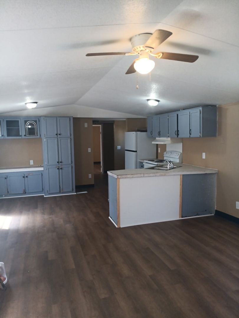 Searcy Apartment: 1891 North Main Street