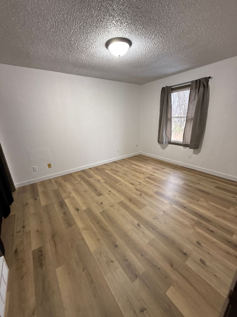 Marshalltown Apartment: 303 Melody Lane