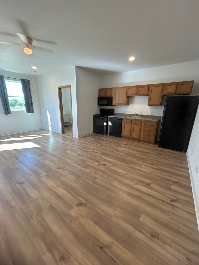 Toledo Apartment: 401 1st Ave