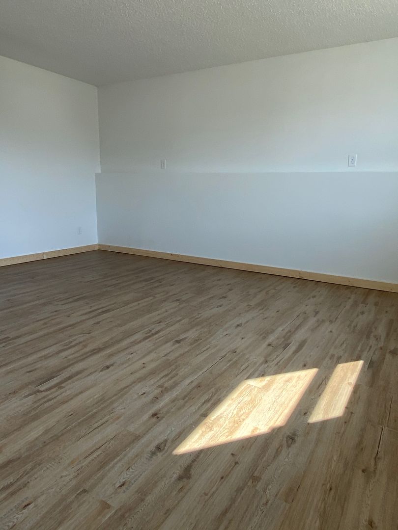 Marshalltown Apartment: 406 Melody Lane