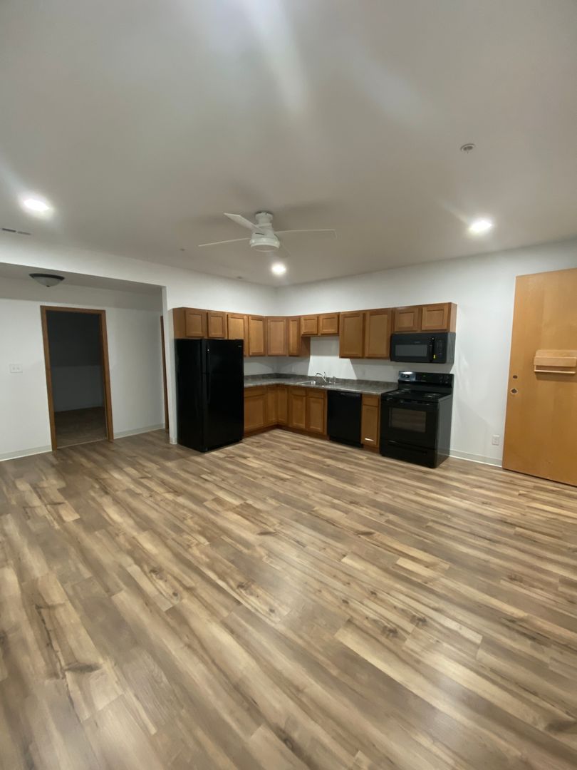 Toledo Apartment: 401 1st Ave