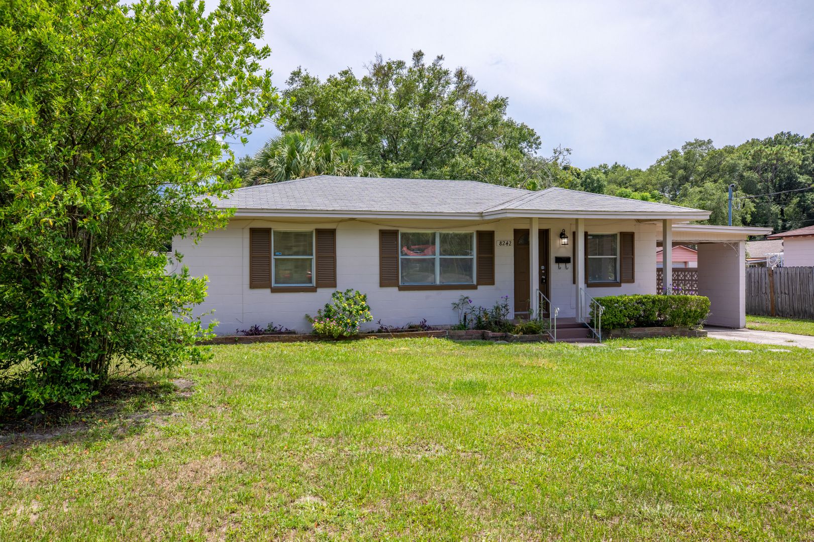 Jacksonville House: 8242 Lone Star Rd