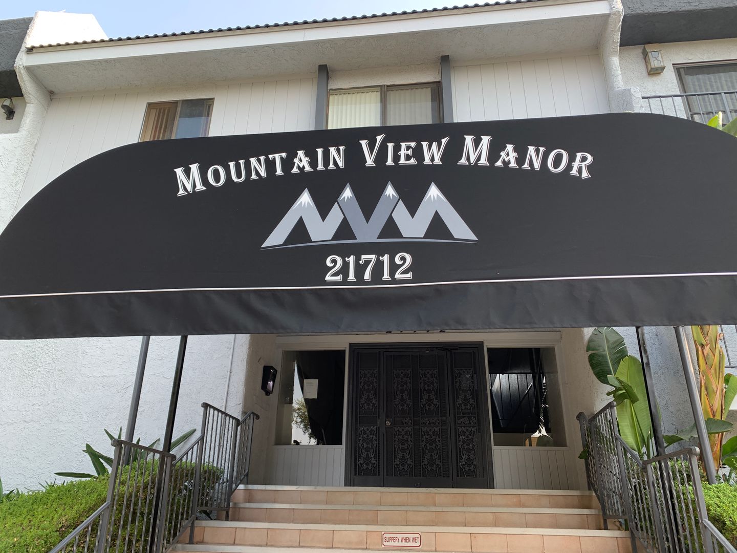 Chatsworth Apartment: 21700 - 21734 Septo St