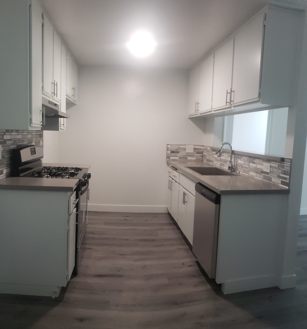 Winnetka Apartment: 20135 Keswick St