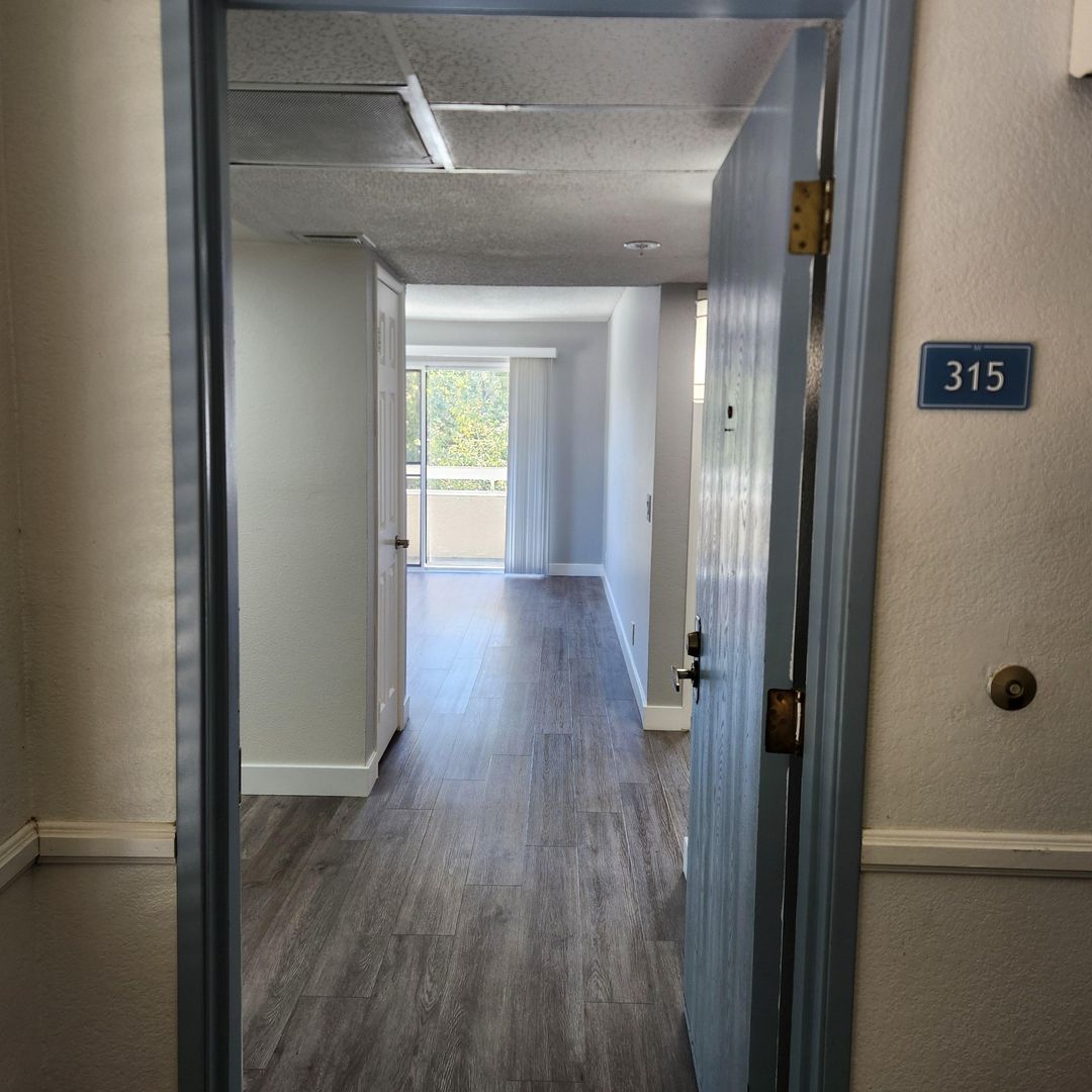 Santa Clarita Apartment: 24724 Valley St.