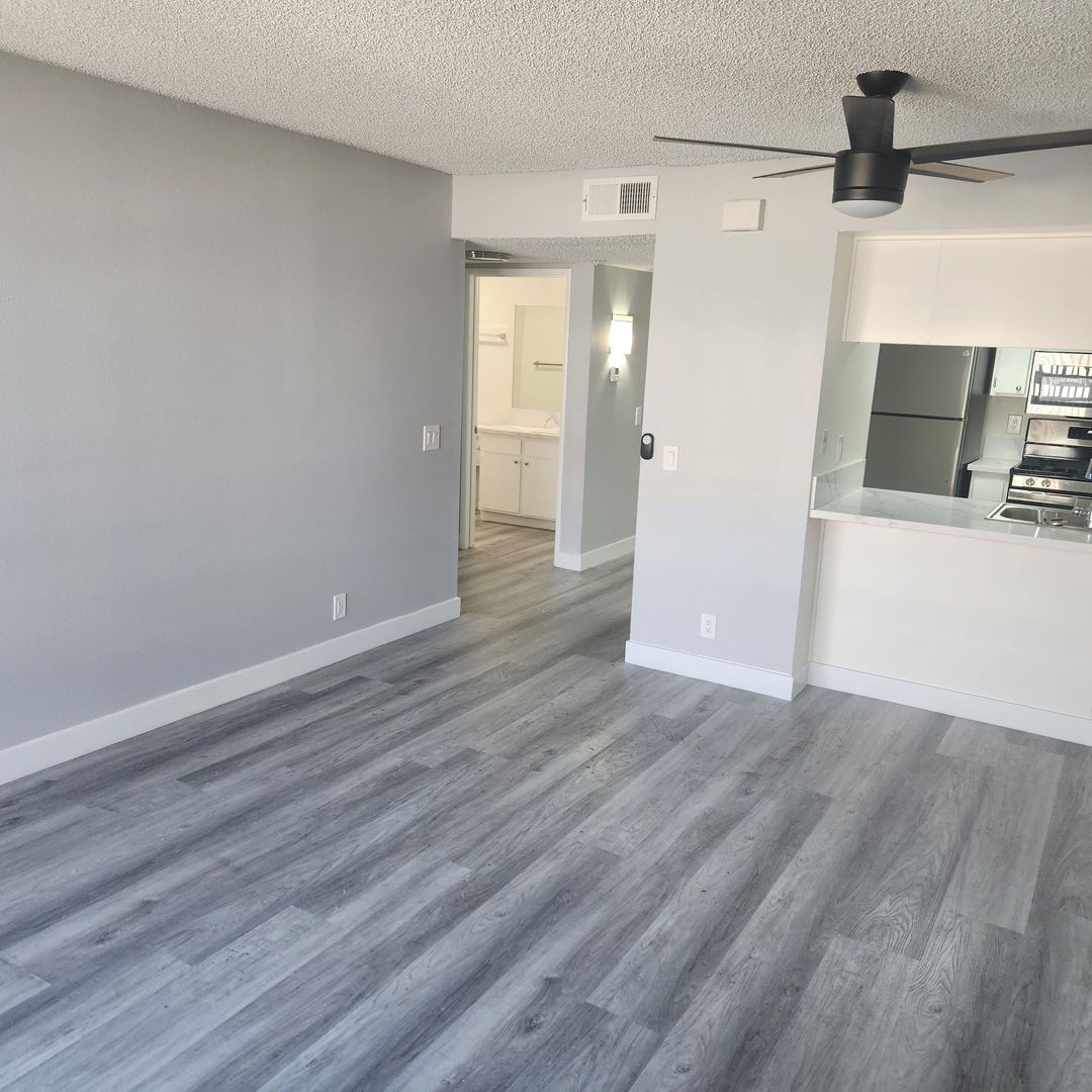 Santa Clarita Apartment: 24724 Valley St.