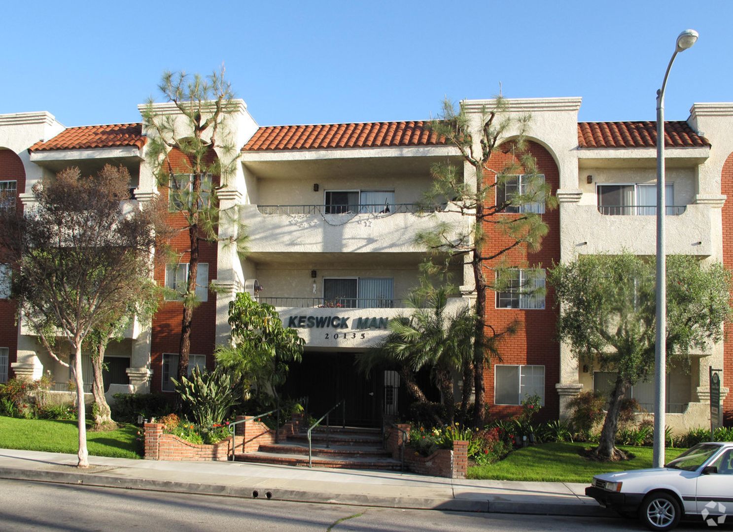 Winnetka Apartment: 20135 Keswick St