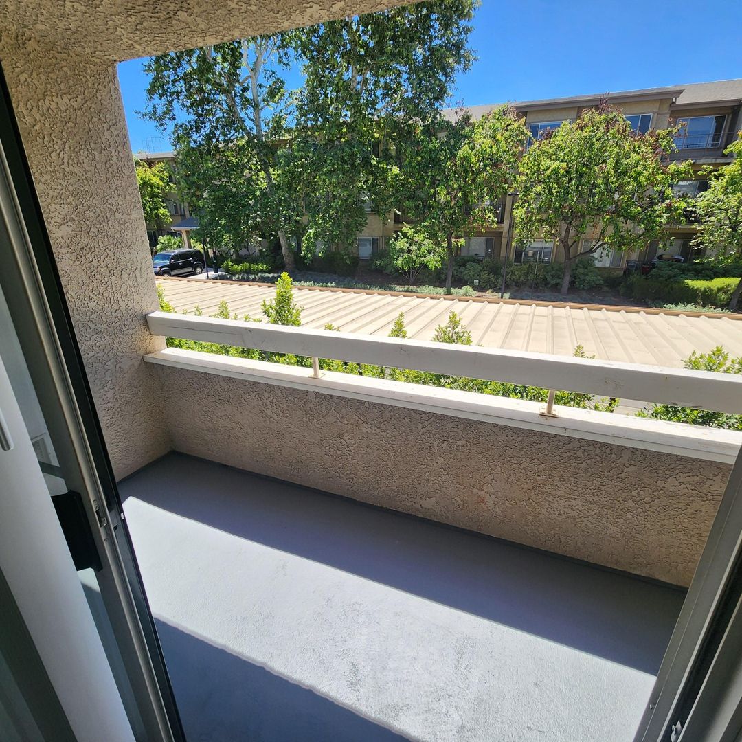 Santa Clarita Apartment: 24724 Valley St.