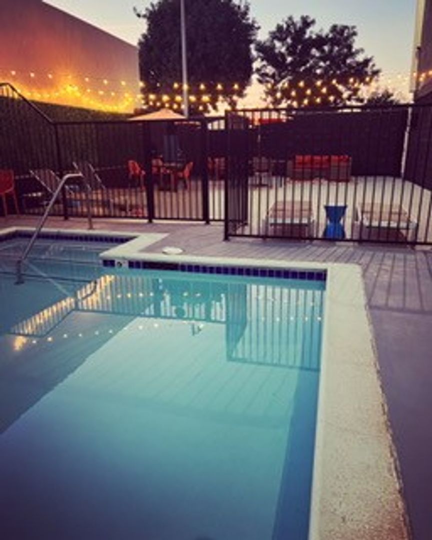 Encino Apartment: 5505 Zelzah Ave