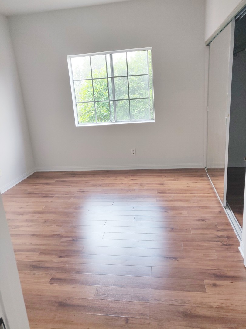 Toluca Lake Apartment: 10650 Moorpark St