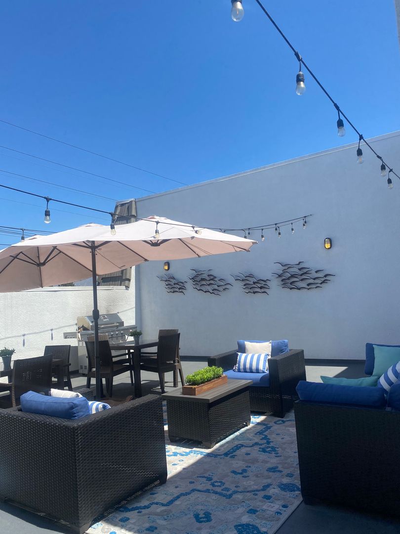 Toluca Lake Apartment: 10650 Moorpark St