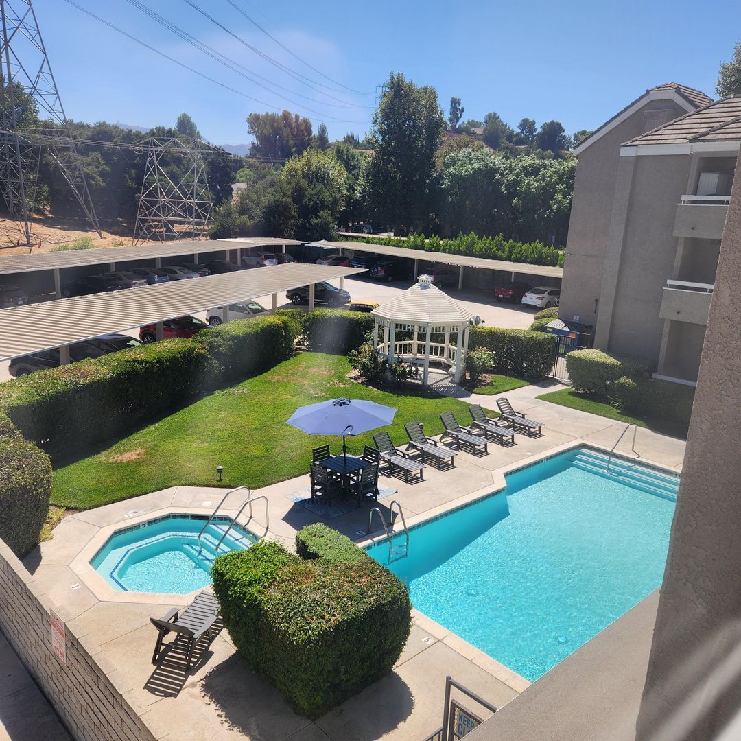 Santa Clarita Apartment: 24724 Valley St.