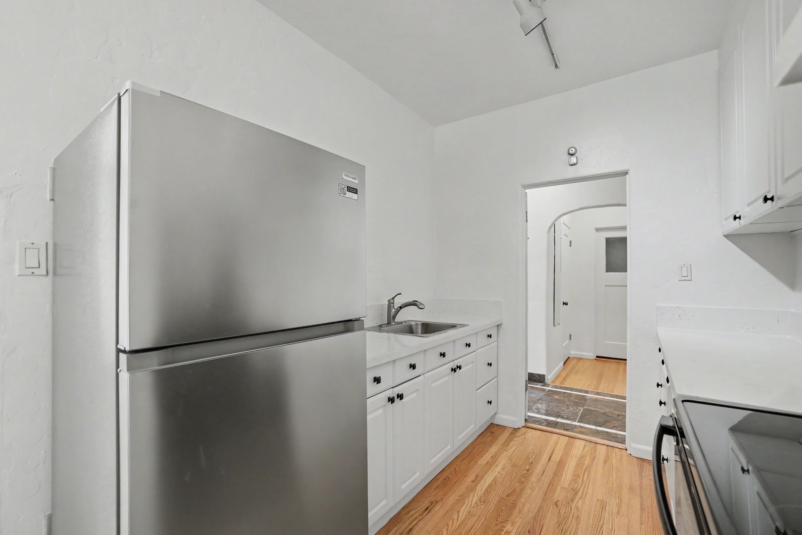 Oakland Apartment: 611 E. 20th St.