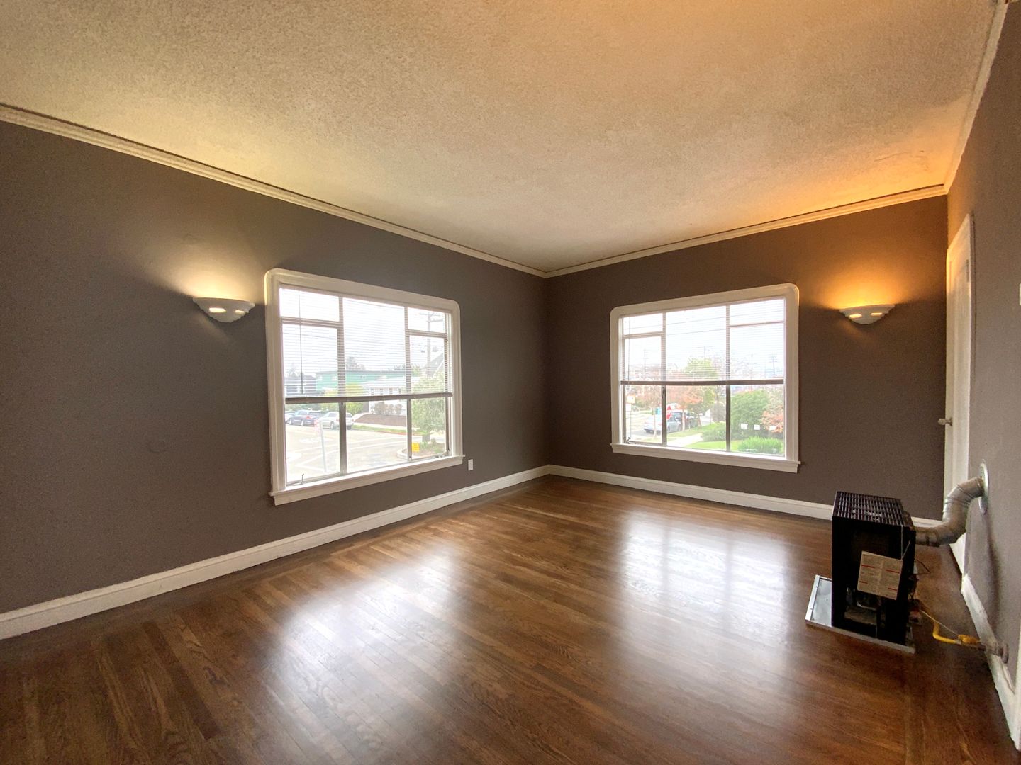 Berkeley Apartment: 1221 Oregon St.