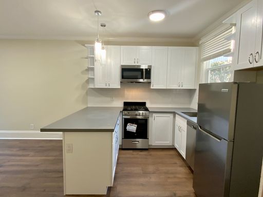 Renovated TOP FLOOR! DISHWASHER! HARDWOOD! BRIGHT! BALCONY! – photo 1