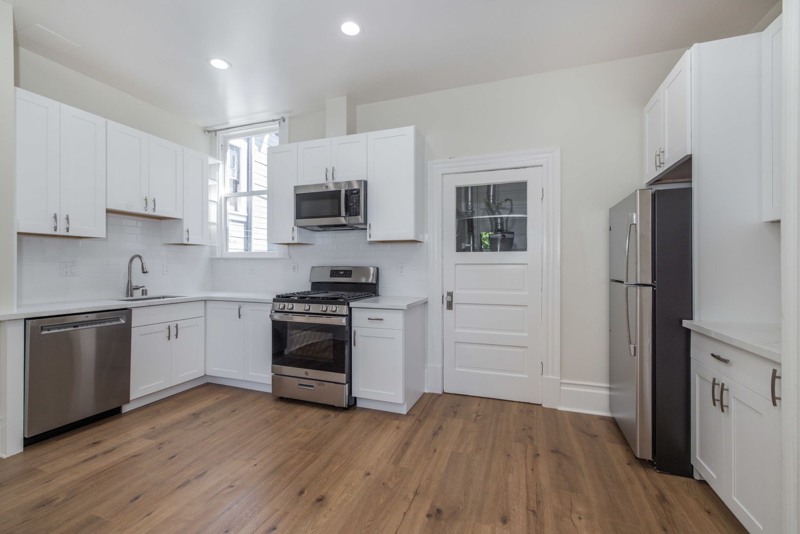 San Francisco Apartment: 1436 Waller St.