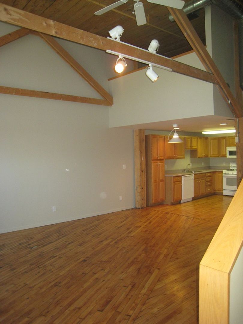 Syracuse Apartment: 689 North Clinton Street