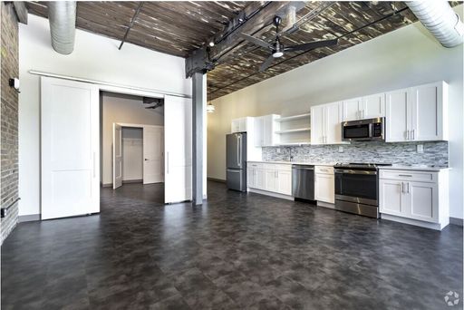 2 bedroom/1 bathroom – photo 1