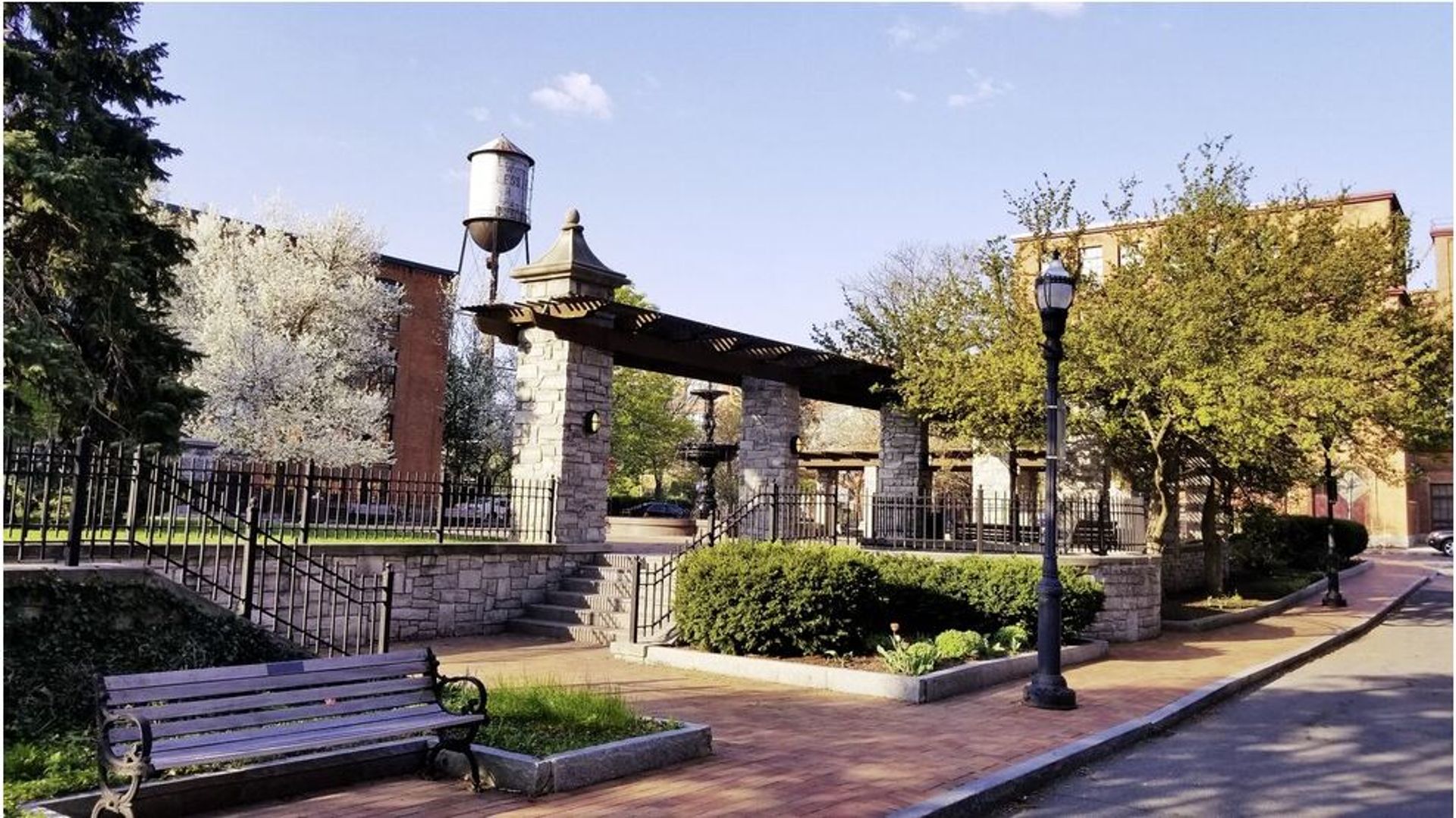 Syracuse Apartment: 600 North Franklin Street