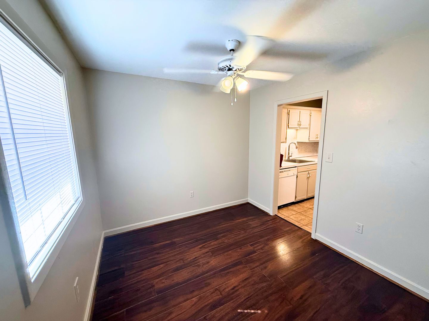 Meridian Apartment: 2705 1/2 45th Street