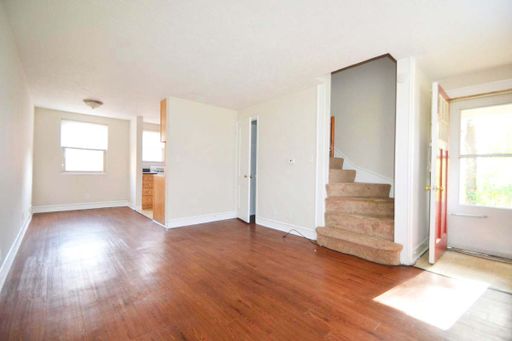2bd townhome style apt quiet laundry and modern reno Waynesboro