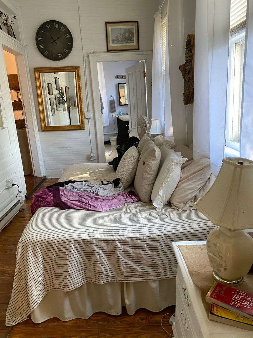 Staunton Apartment: 27 S Market St