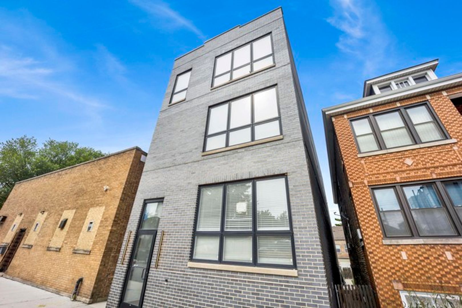 Chicago Apartment: 2350 S. Leavitt St 1R