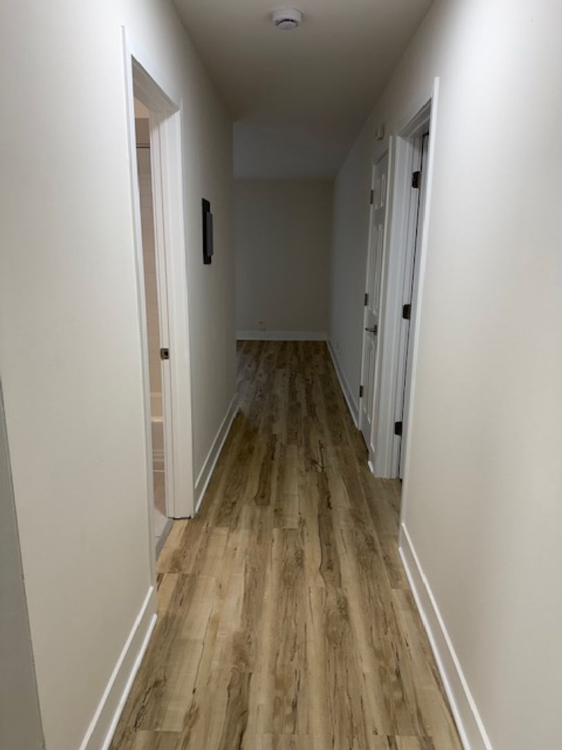 Glen Ellyn Apartment: 1250 Old Bond Ct