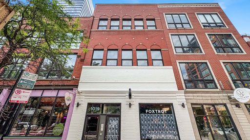 Stunning West Loop Loft | 2 Bed, 2 Bath | 1,721 SF + Private Balcony – photo 1