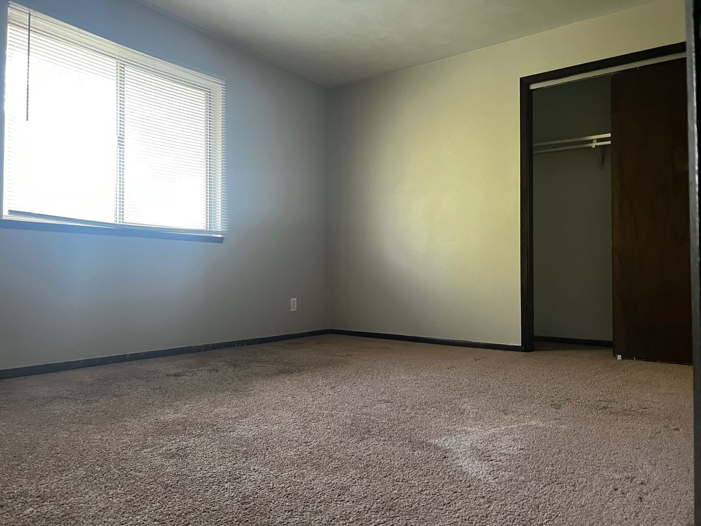 Davenport Apartment: 1630 W 42nd St