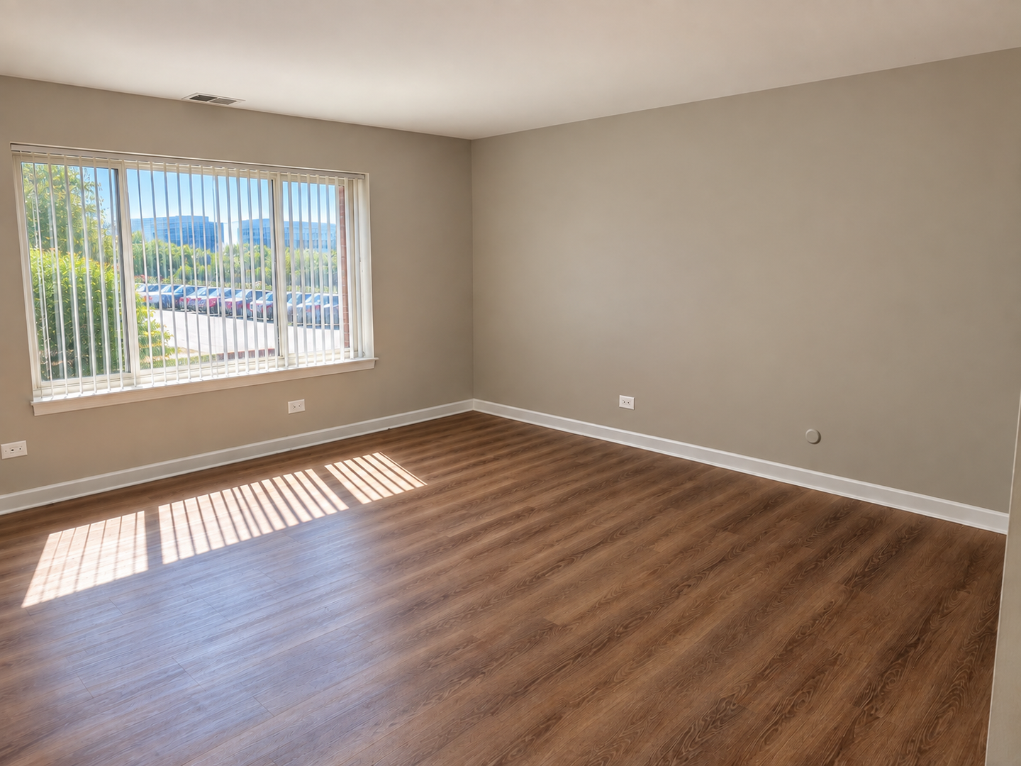 Hillside Apartment: 2121 S. Wolf Road