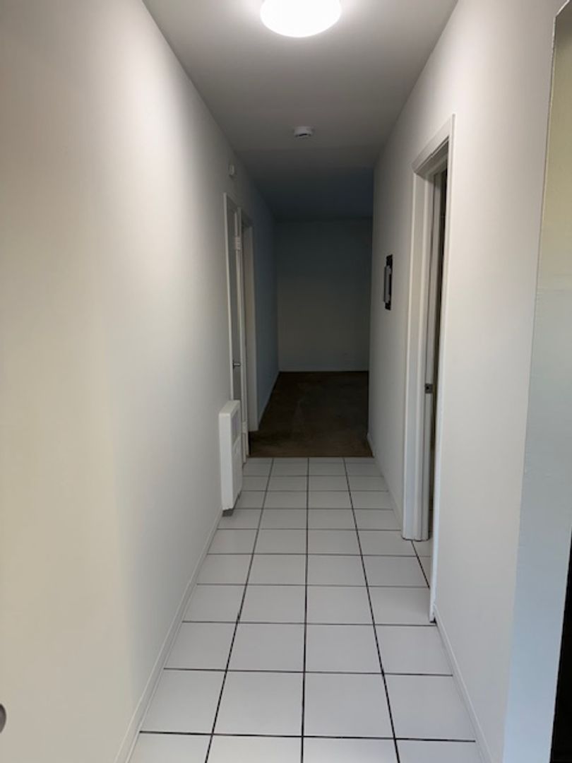 Glen Ellyn Apartment: 1250 Old Bond Ct