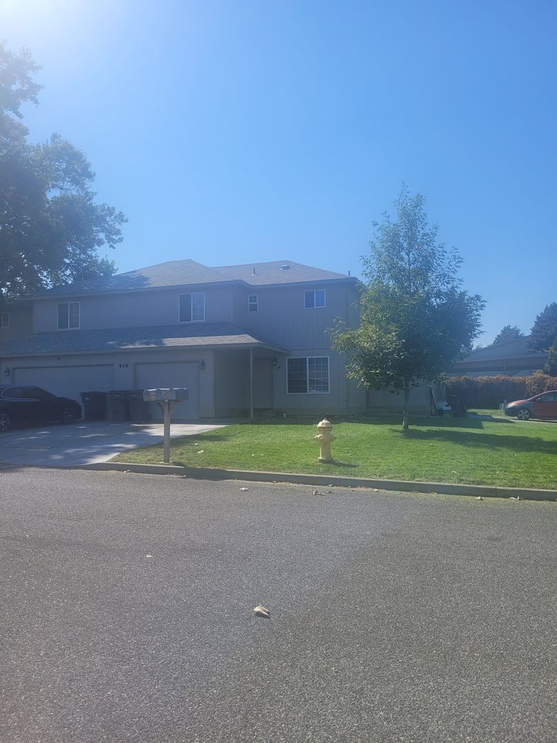 Kennewick Apartment: 910 S Johnson