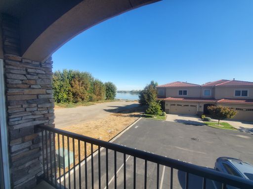 FOR RENT: MLS292544 2nd story condo with Columbia river view/access located in Riverwalk Village in Richland. – photo 1