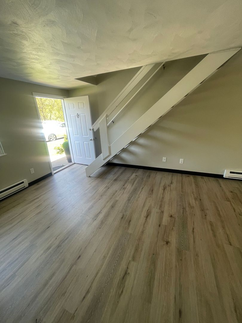 Cheswick Apartment: 101-402 Locust Hill Road