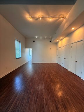 $1,000 off first month rent! Ready November 1 | Stylish 1-Bed Loft in Downtown Pittsburgh – Prime Location & Stunning Views! – photo 1