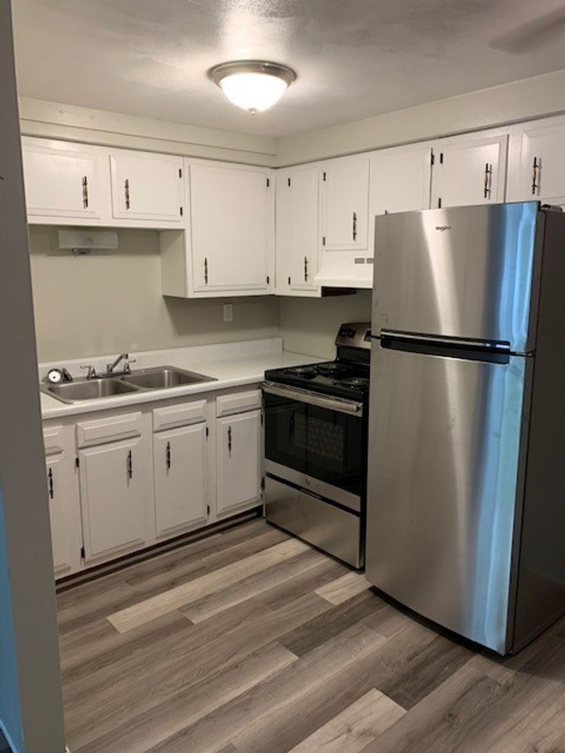 Cheswick Apartment: 1-12 Locust Hill Dr