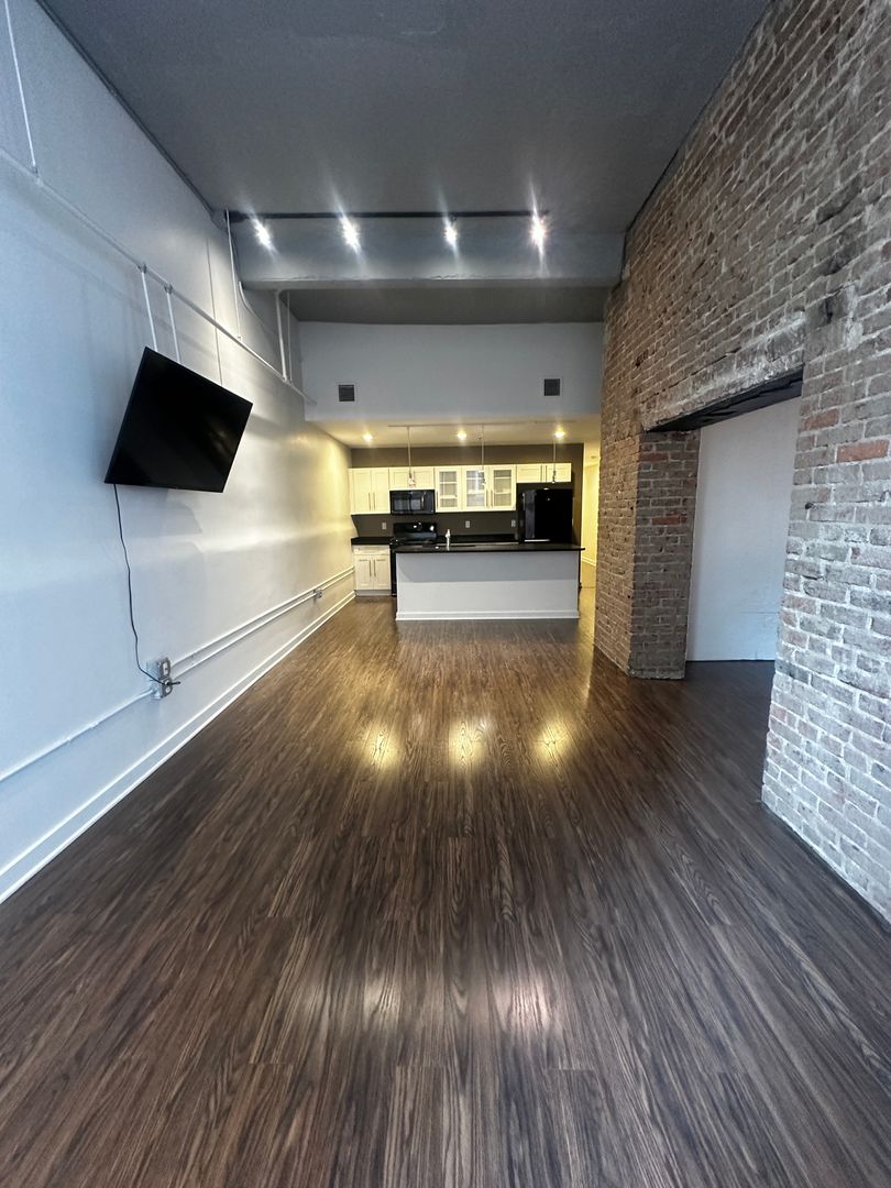 Pittsburgh Apartment: 909 Penn Ave