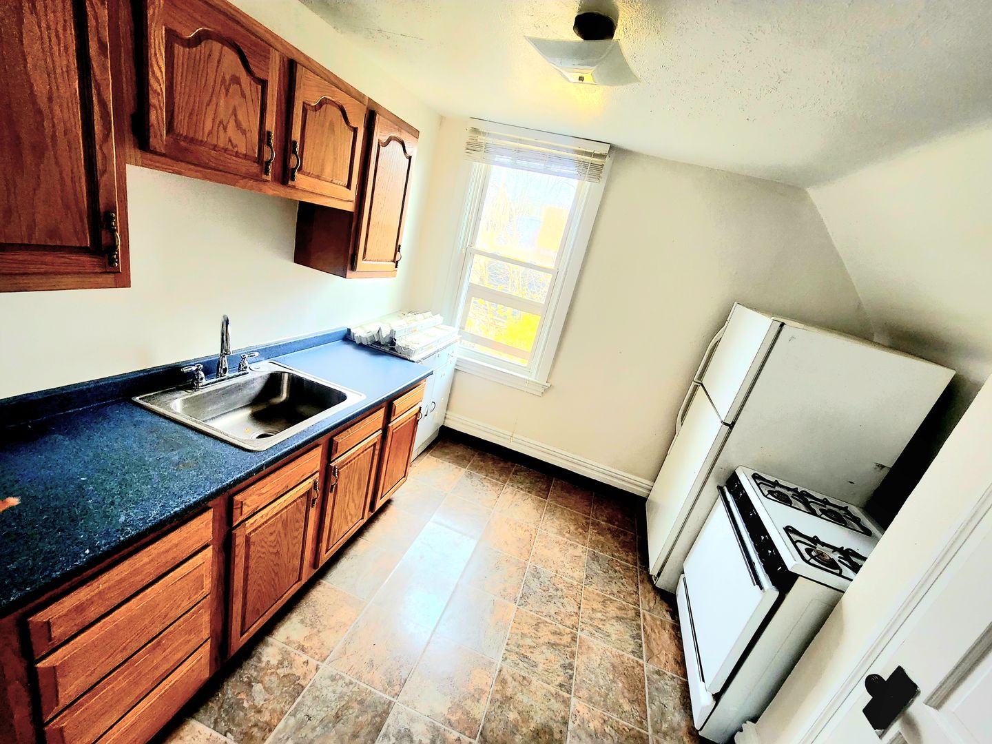 Pittsburgh Apartment: 44 Kendall Ave