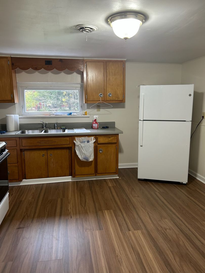 Tarentum Apartment: 3589 Bull Creek Road