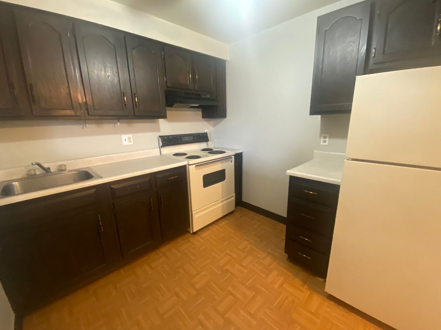 Carnegie Apartment: 815 Charles Street