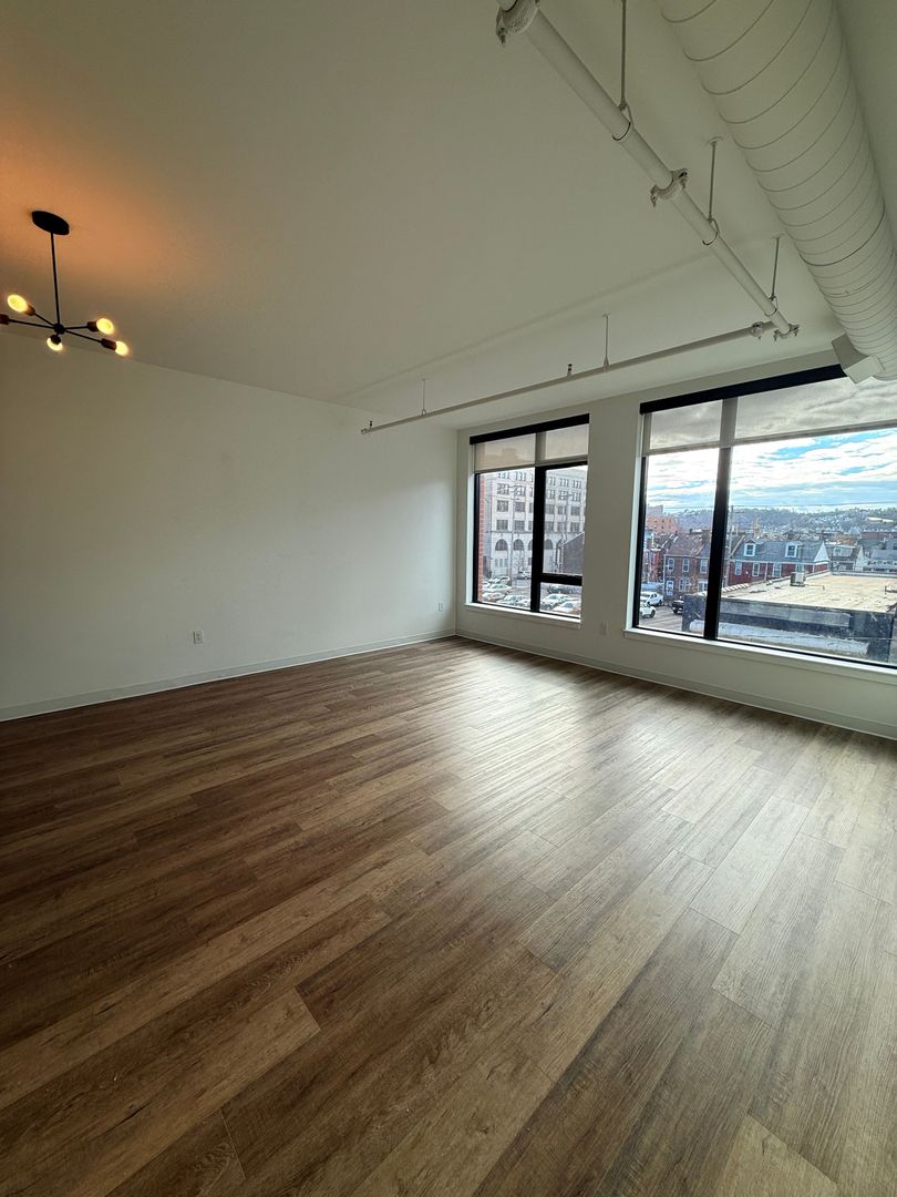 Pittsburgh Apartment: 1709-1715 5th Ave
