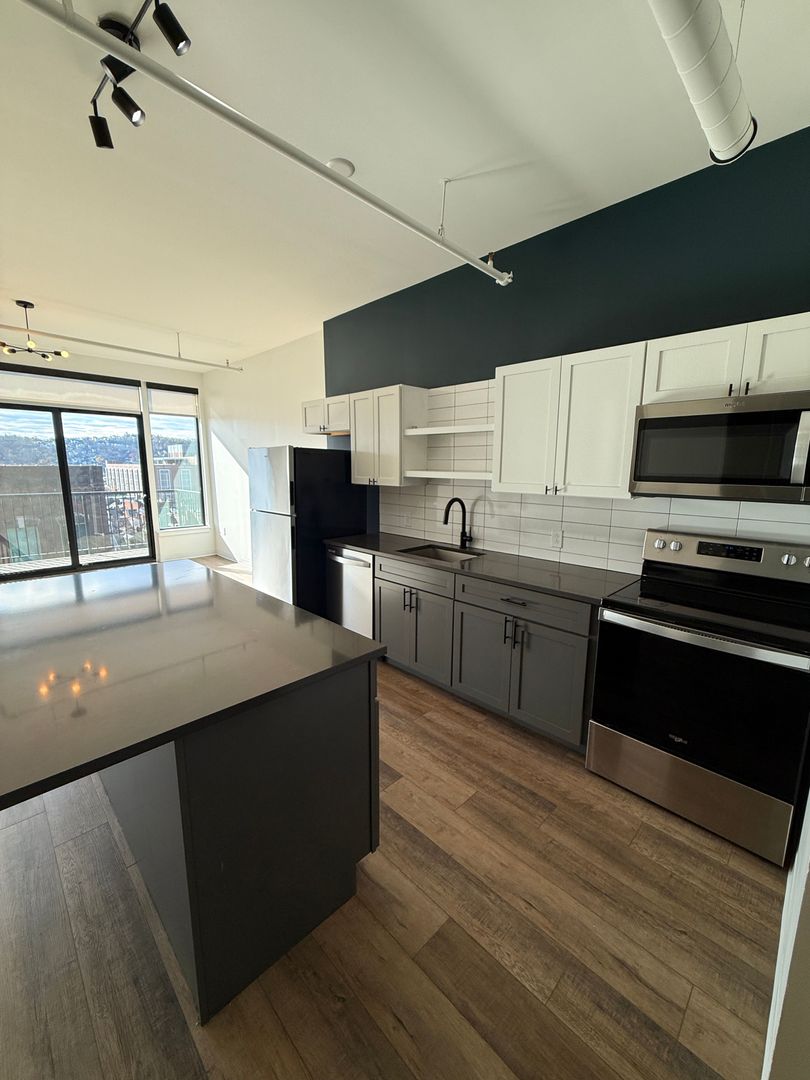 Pittsburgh Apartment: 1709-1715 5th Ave