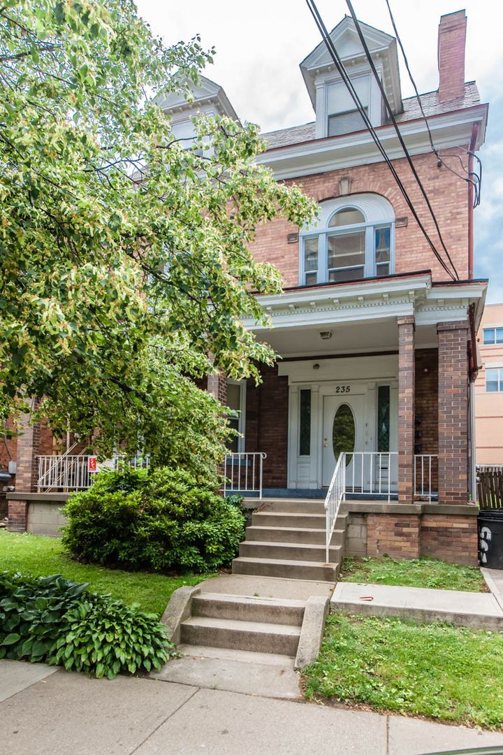 Pittsburgh Apartment: 235 N Dithridge